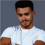 Apasionado, dinámico y creativo. Enseñaré teatro a niños.